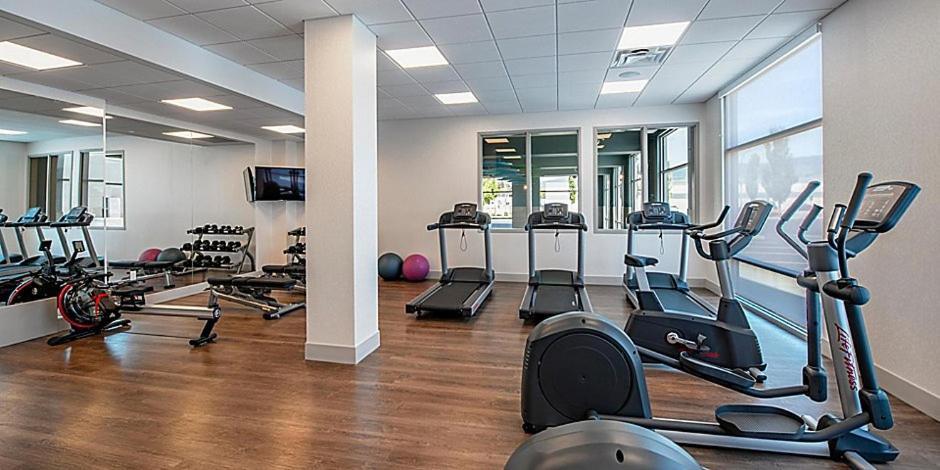 Holiday Inn Express & Suites - Brandon By Ihg エクステリア 写真