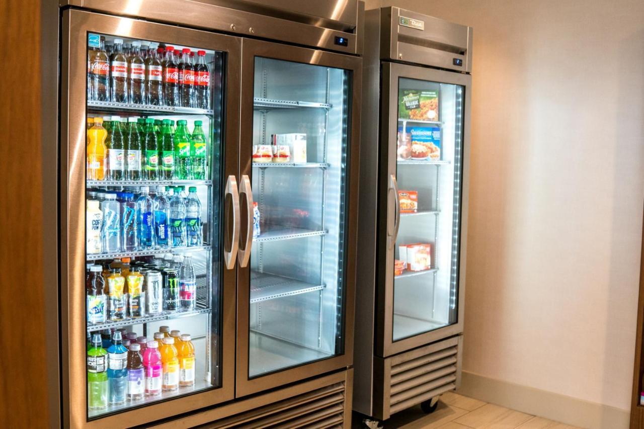 Holiday Inn Express & Suites - Brandon By Ihg エクステリア 写真