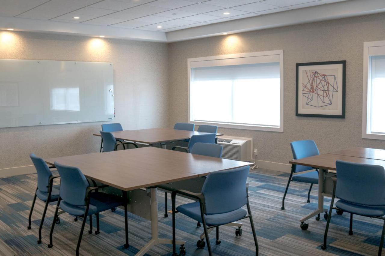 Holiday Inn Express & Suites - Brandon By Ihg エクステリア 写真