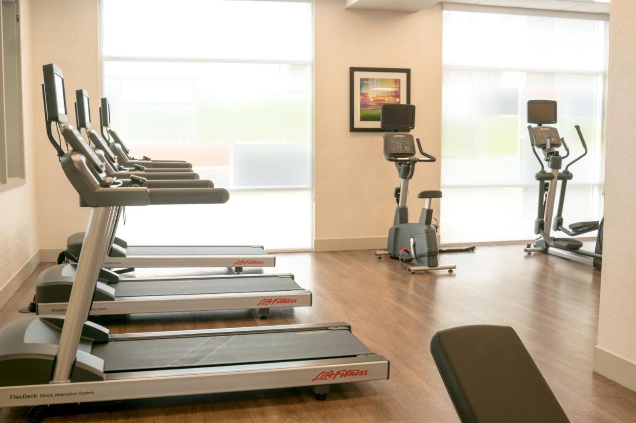 Holiday Inn Express & Suites - Brandon By Ihg エクステリア 写真