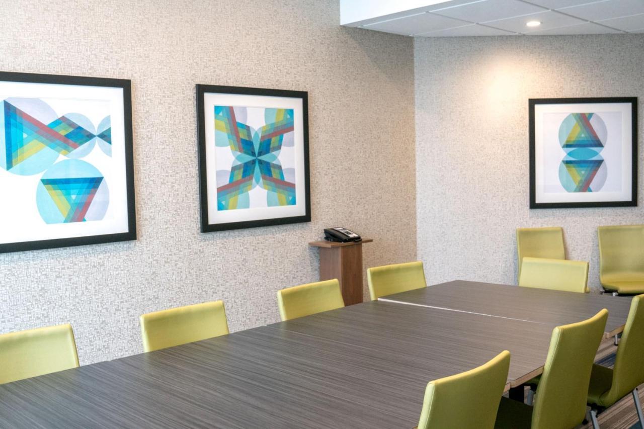 Holiday Inn Express & Suites - Brandon By Ihg エクステリア 写真