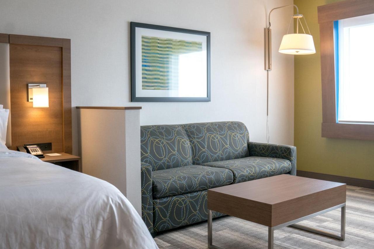 Holiday Inn Express & Suites - Brandon By Ihg エクステリア 写真