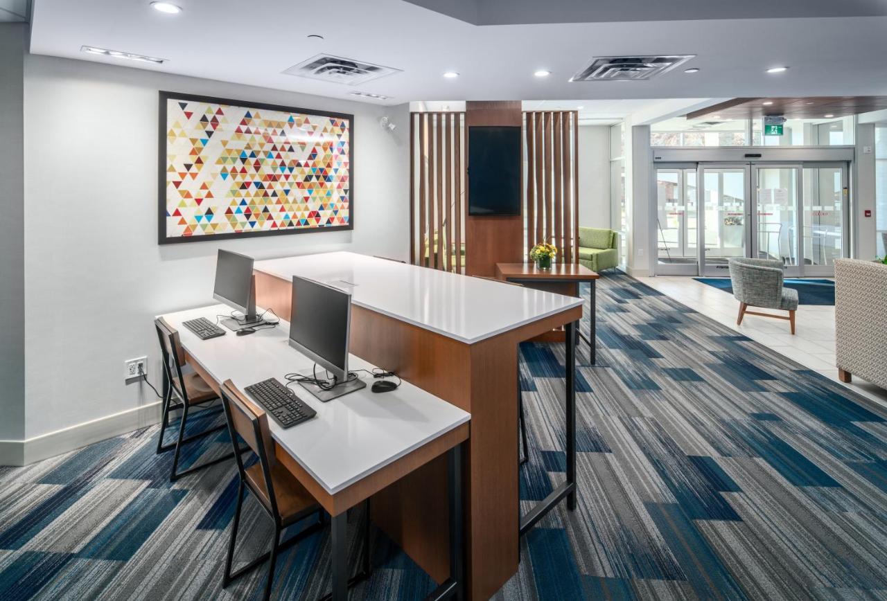 Holiday Inn Express & Suites - Brandon By Ihg エクステリア 写真