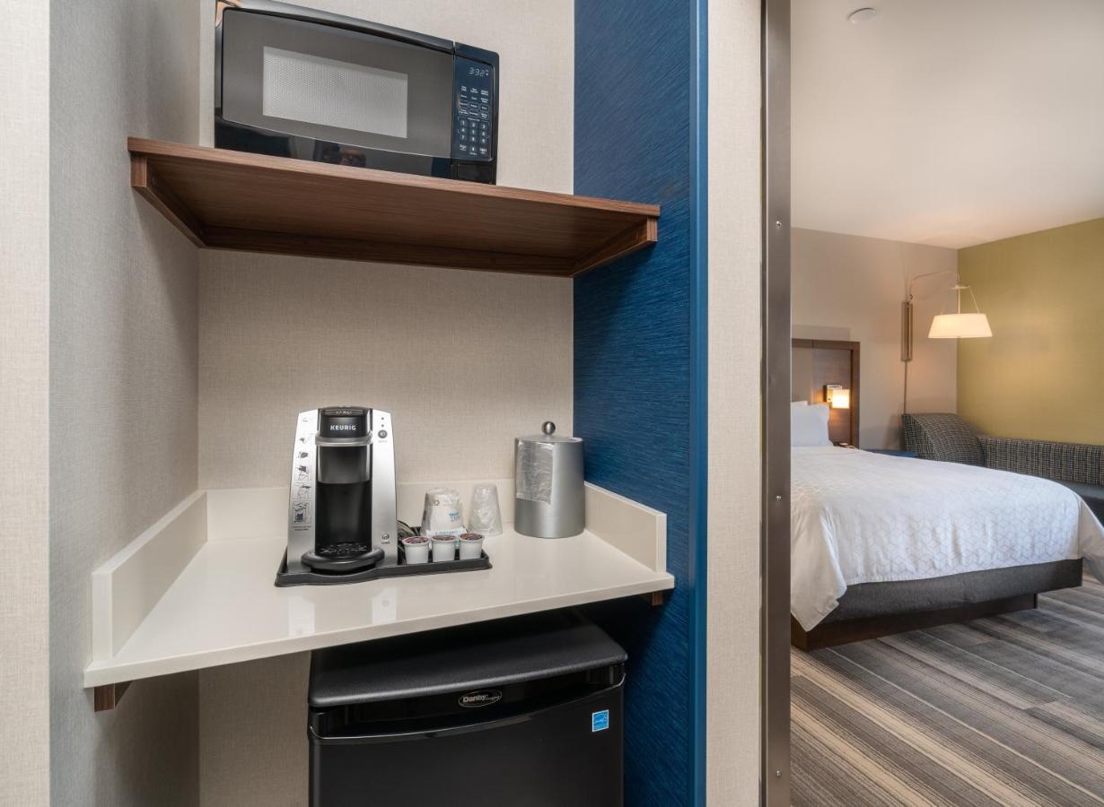 Holiday Inn Express & Suites - Brandon By Ihg エクステリア 写真