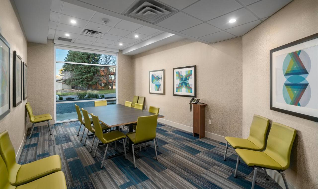 Holiday Inn Express & Suites - Brandon By Ihg エクステリア 写真