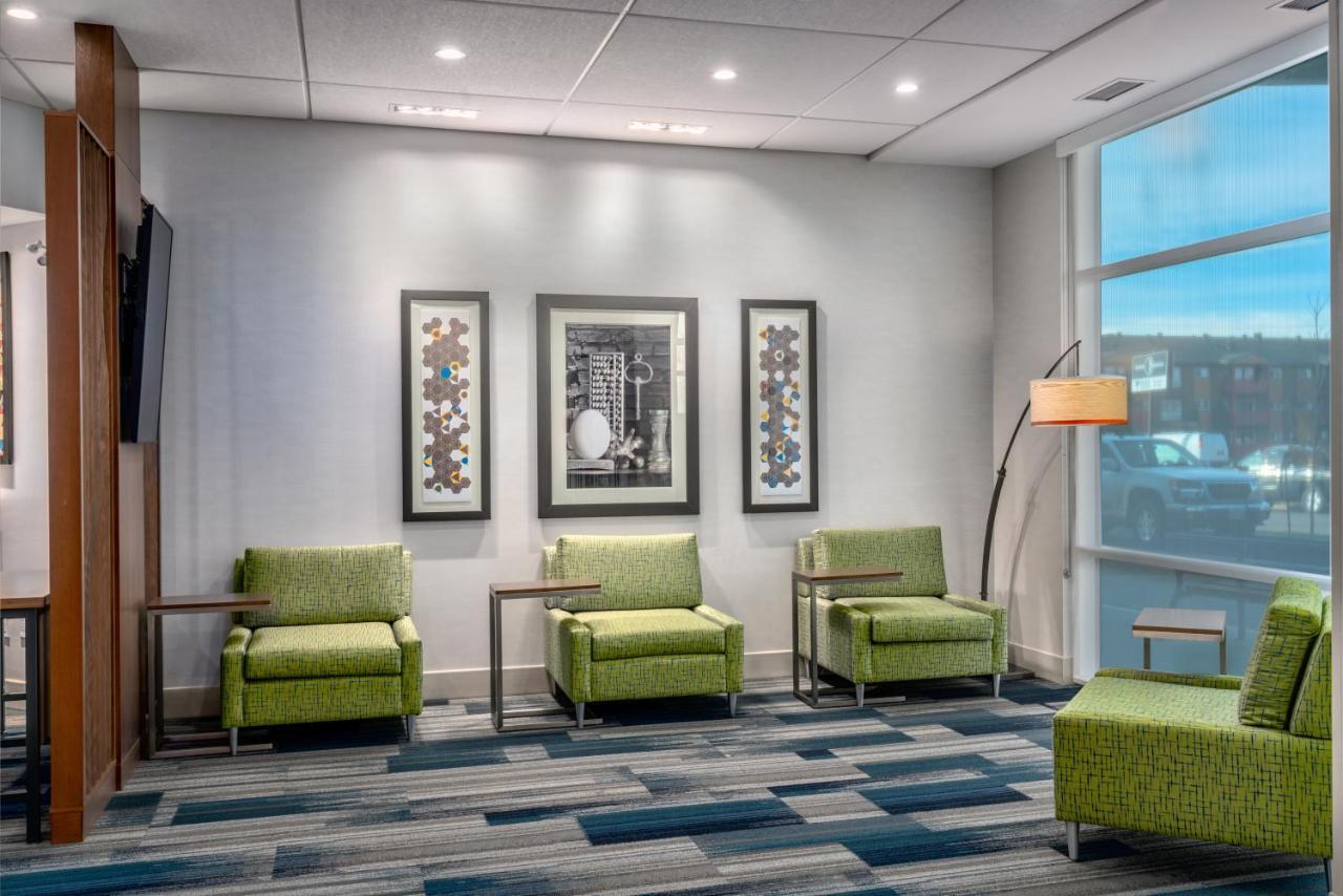 Holiday Inn Express & Suites - Brandon By Ihg エクステリア 写真
