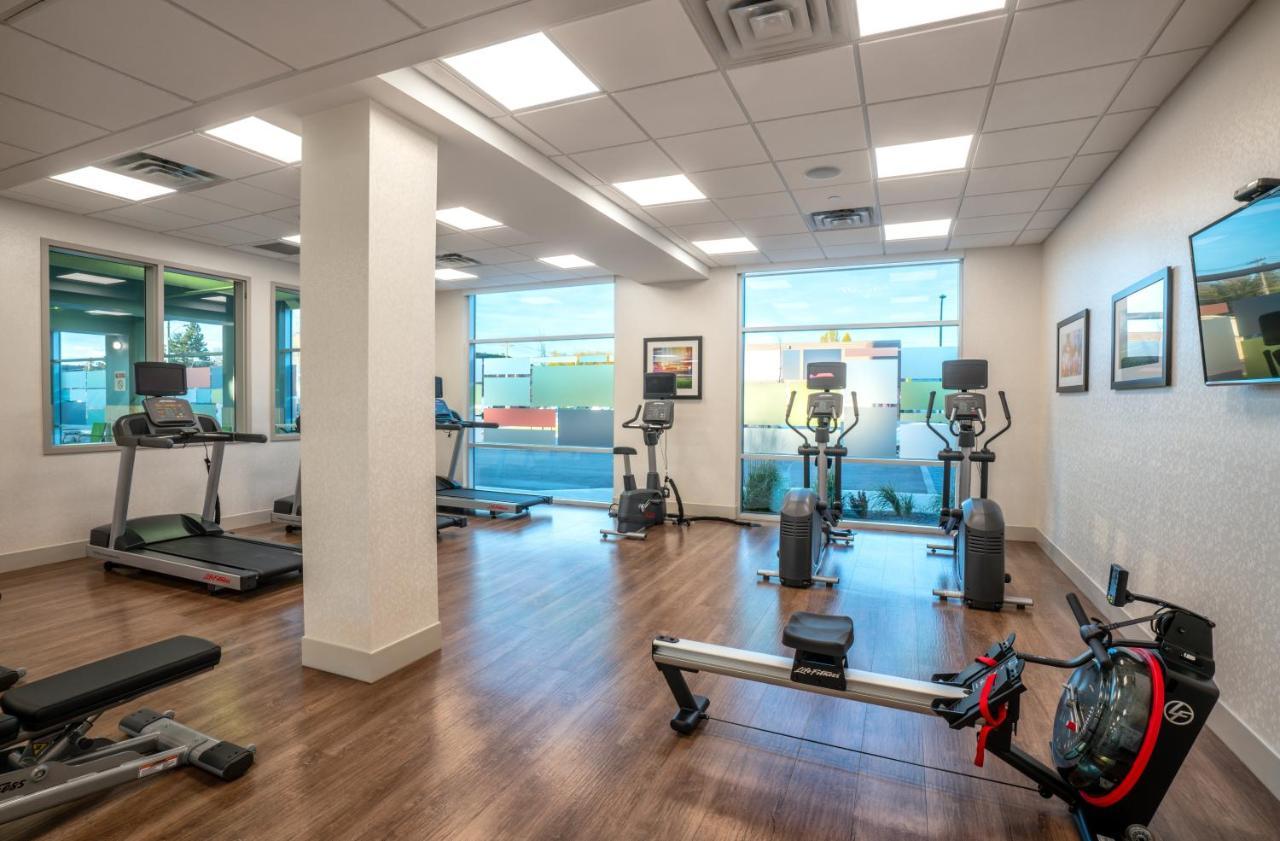 Holiday Inn Express & Suites - Brandon By Ihg エクステリア 写真
