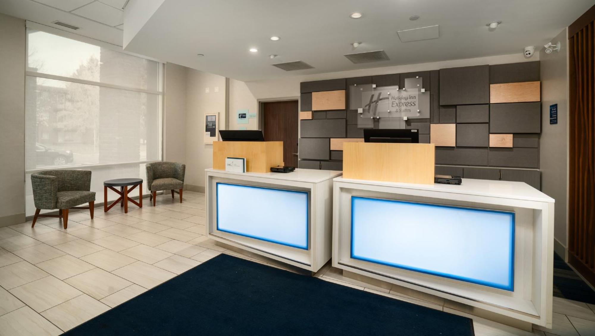Holiday Inn Express & Suites - Brandon By Ihg エクステリア 写真